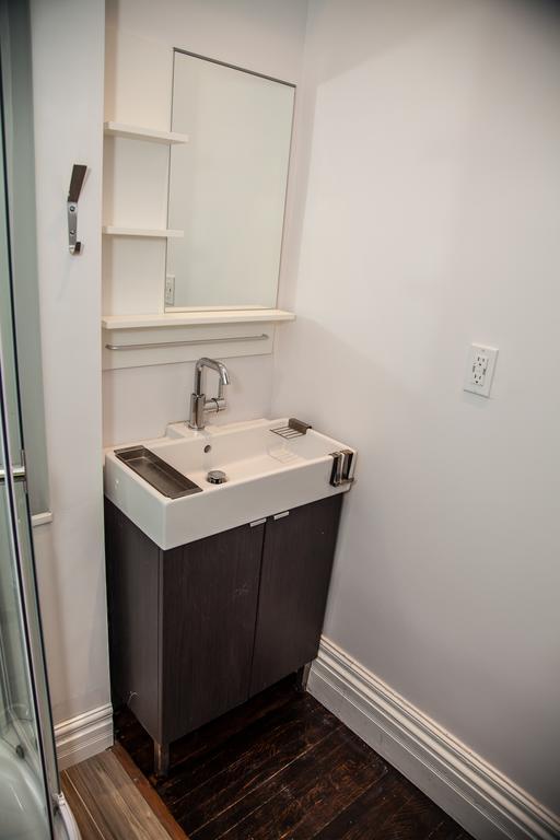 The Avalon Tourist Suites Guest house Toronto