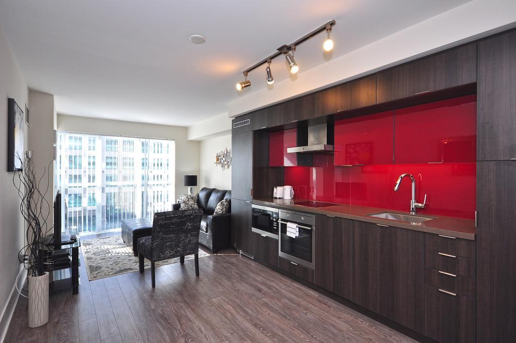 Whitehall Suites - Front Street * Toronto