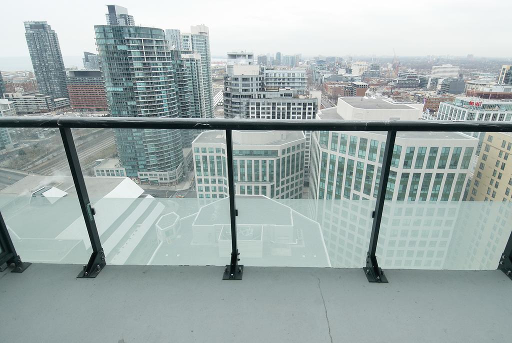 Whitehall Suites - Front Street * Toronto