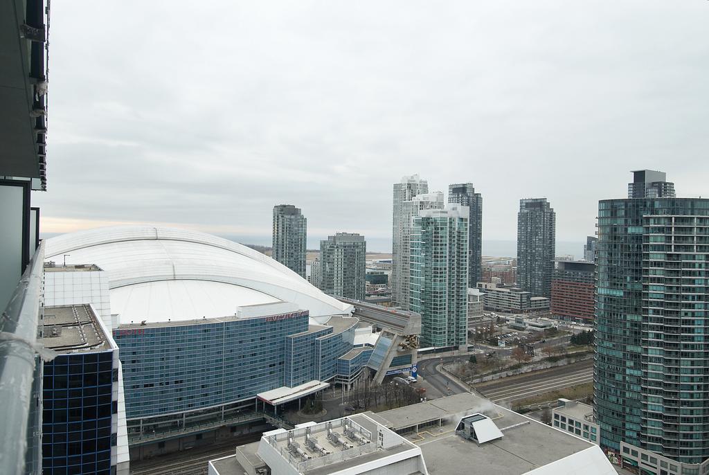 Whitehall Suites - Front Street Apartment Toronto