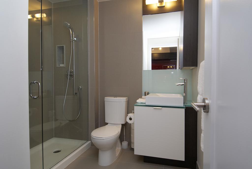 Whitehall Suites - Front Street Toronto