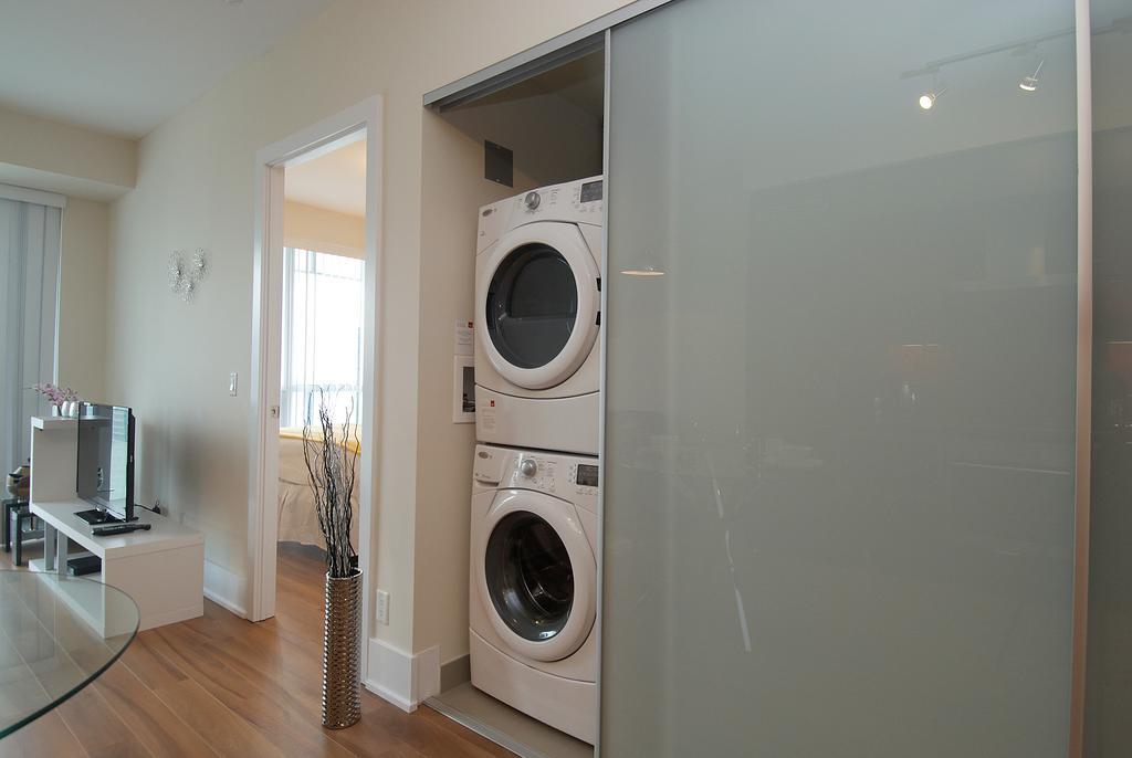 Whitehall Suites - Front Street Apartment *
