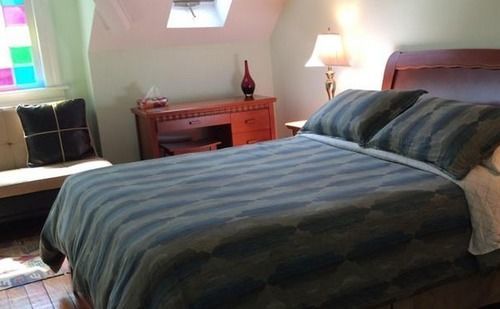 Mcgill Bed & Breakfast