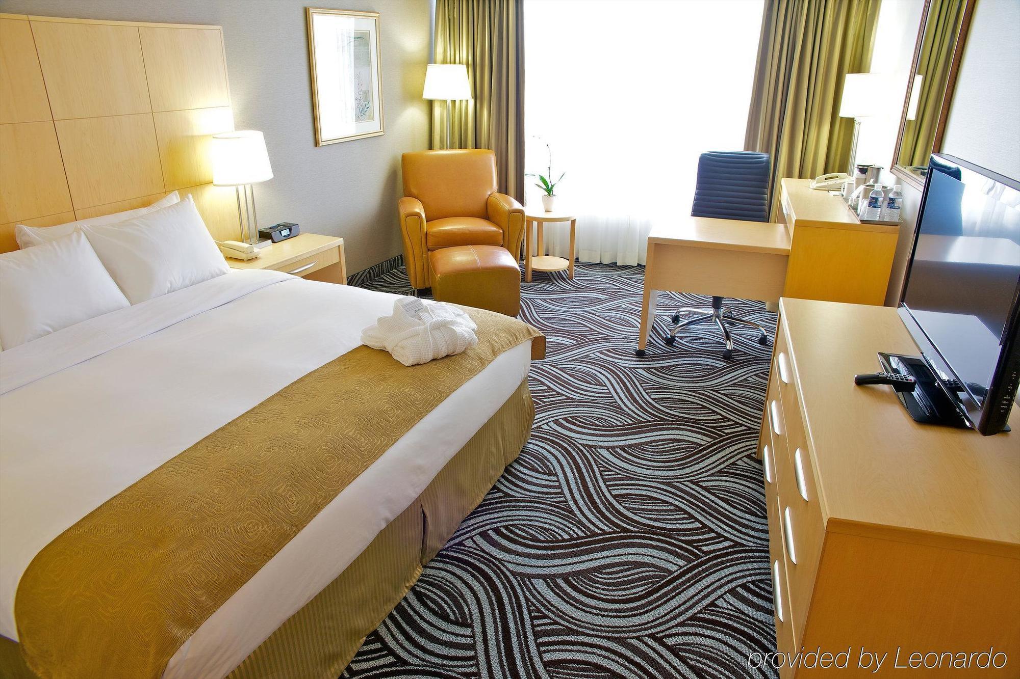 Hotel Radisson East 3*