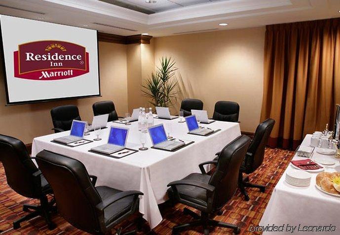 Hotel By Marriott Downtown / Entertainment District Toronto