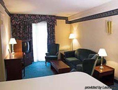 Hotel East *
