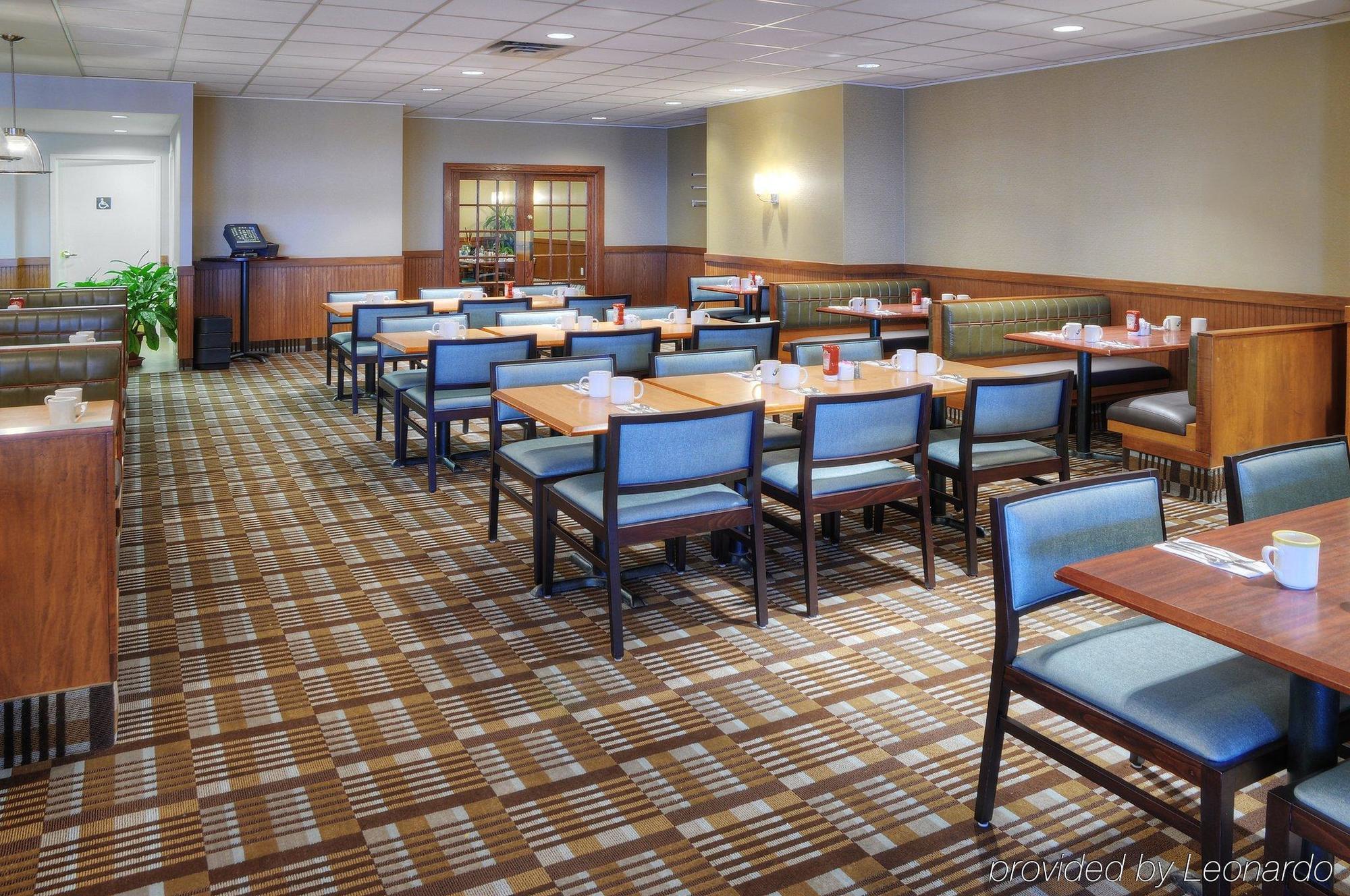 Hotel Airport East By Ihg Toronto