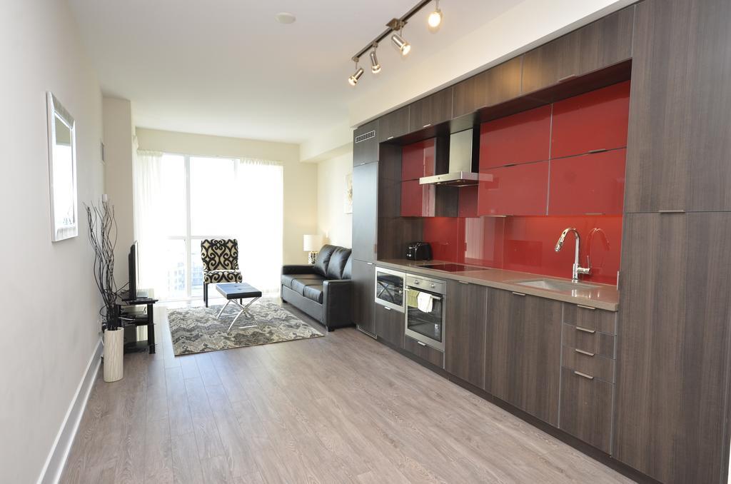 Whitehall Suites - Front Street *