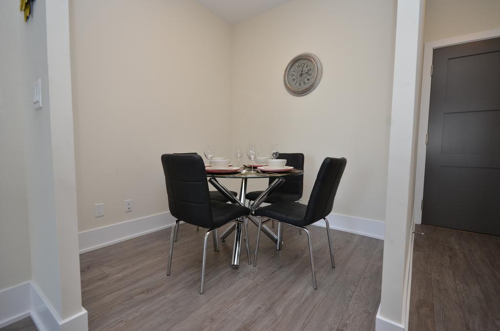 Whitehall Suites - Front Street