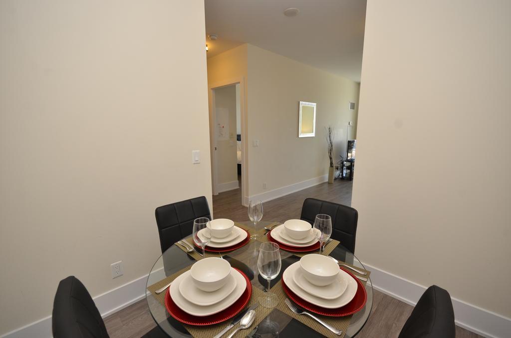 Whitehall Suites - Front Street