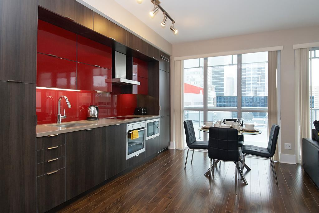 Whitehall Suites - Front Street Apartment Toronto
