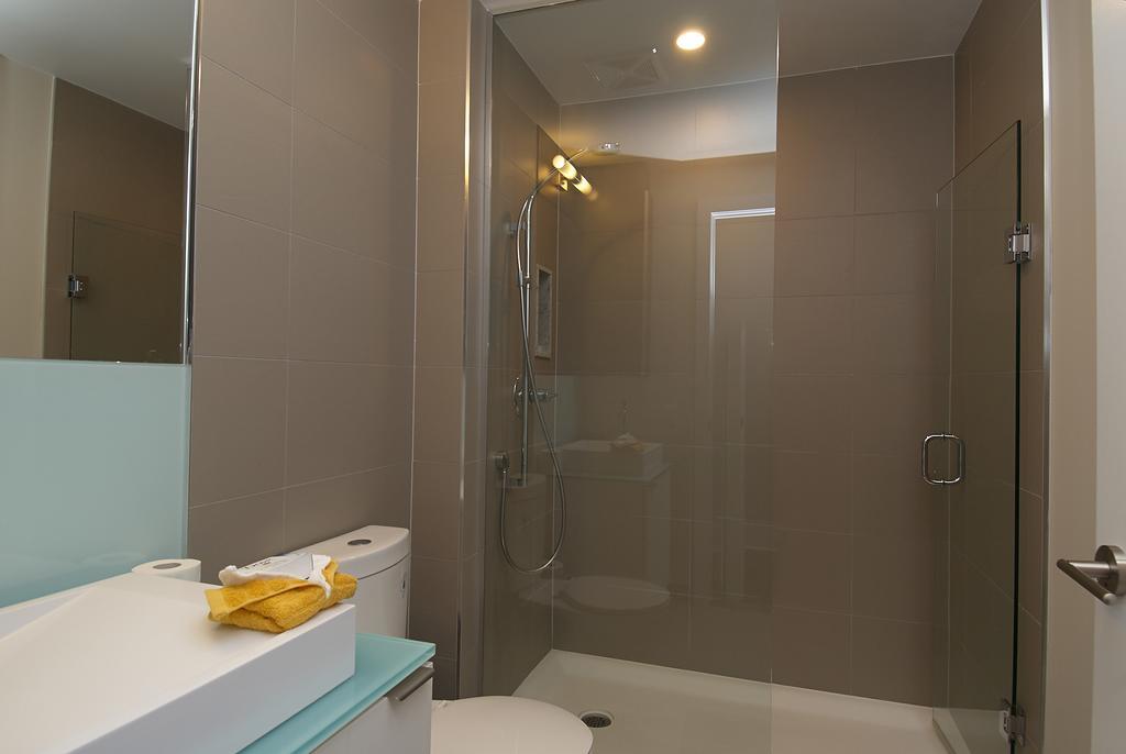 Whitehall Suites - Front Street *