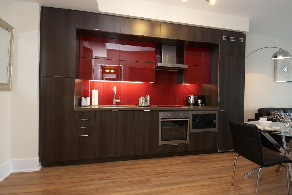 Whitehall Suites - Front Street Apartment *