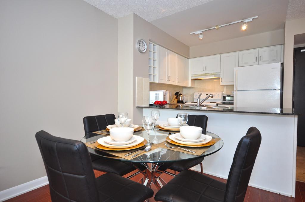 Whitehall Suites - Front Street Apartment