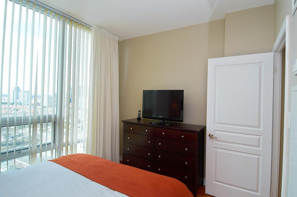 Whitehall Suites - Front Street * Toronto