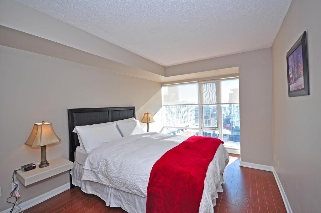 Whitehall Suites - Front Street Toronto
