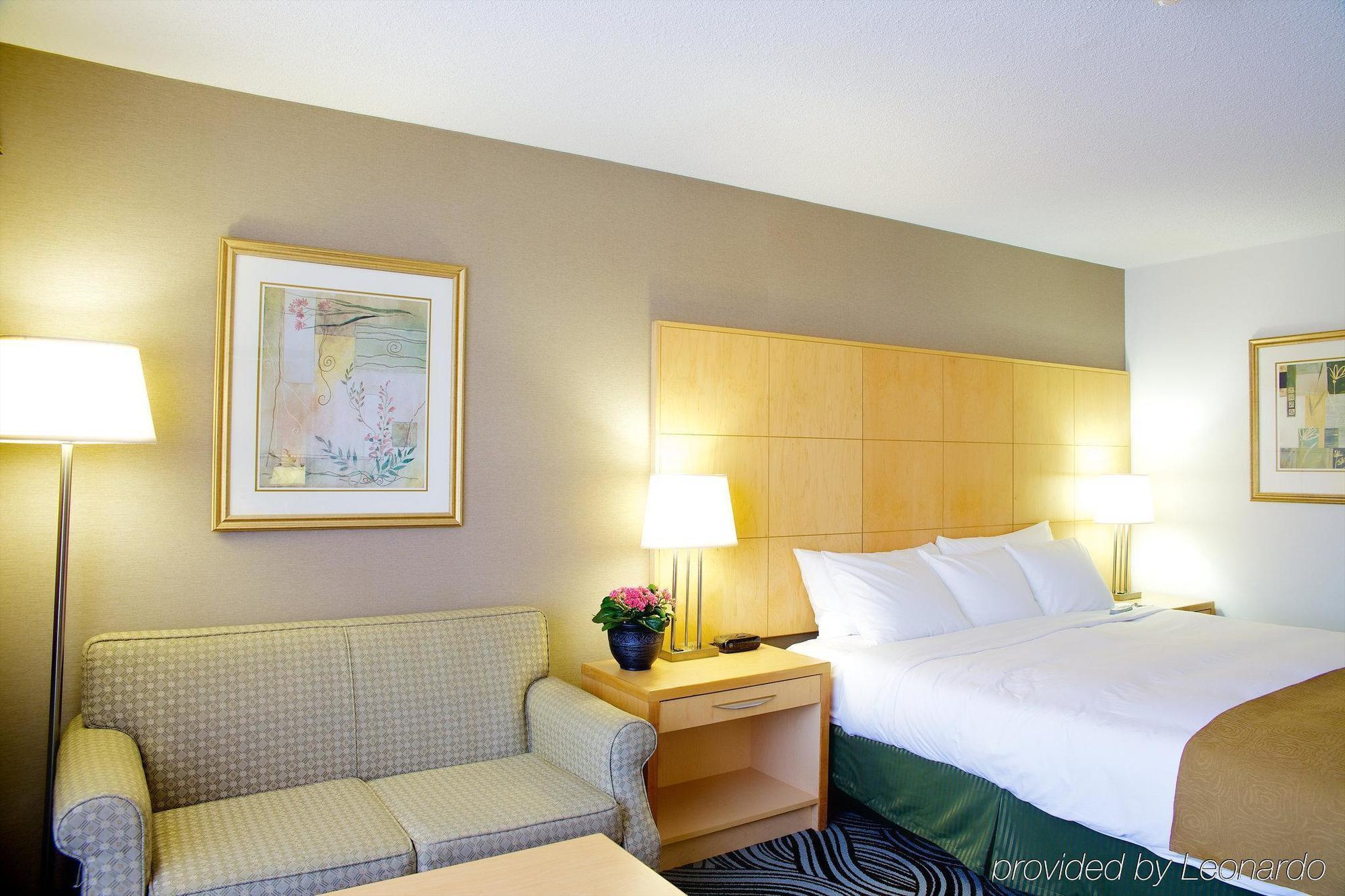 Radisson East 3* Toronto