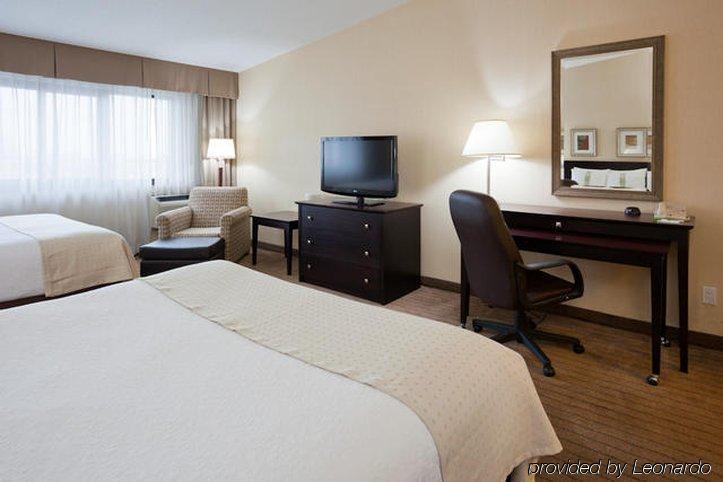 Airport East By Ihg 3* Toronto