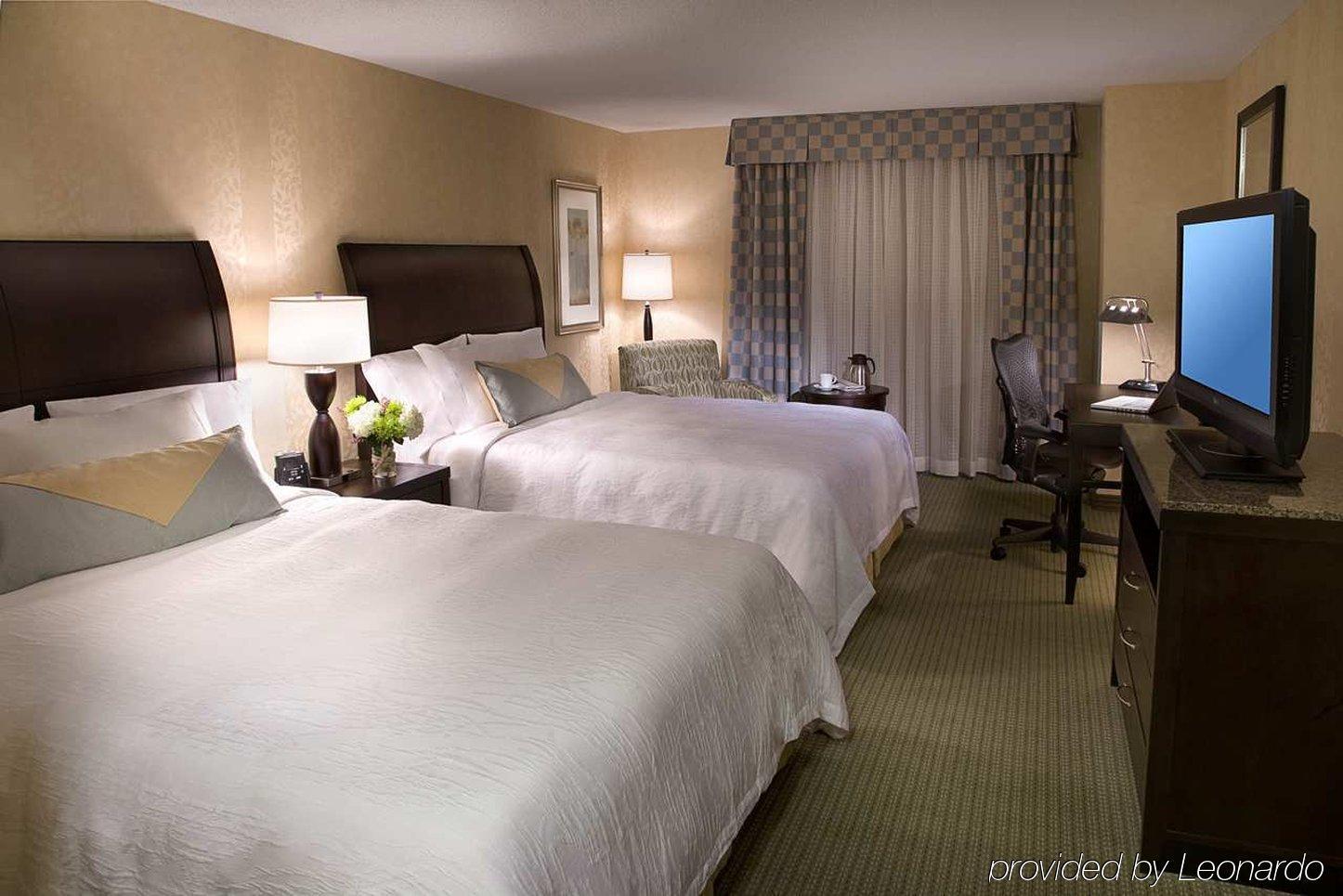Revery Downtown, Curio Collection By Hilton Hotel Toronto