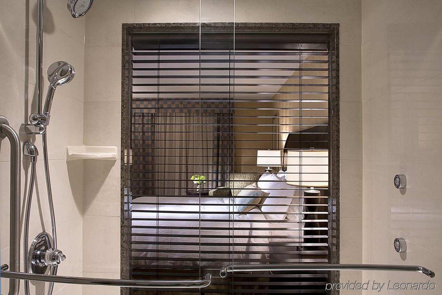 Hotel Revery Downtown, Curio Collection By Hilton Toronto
