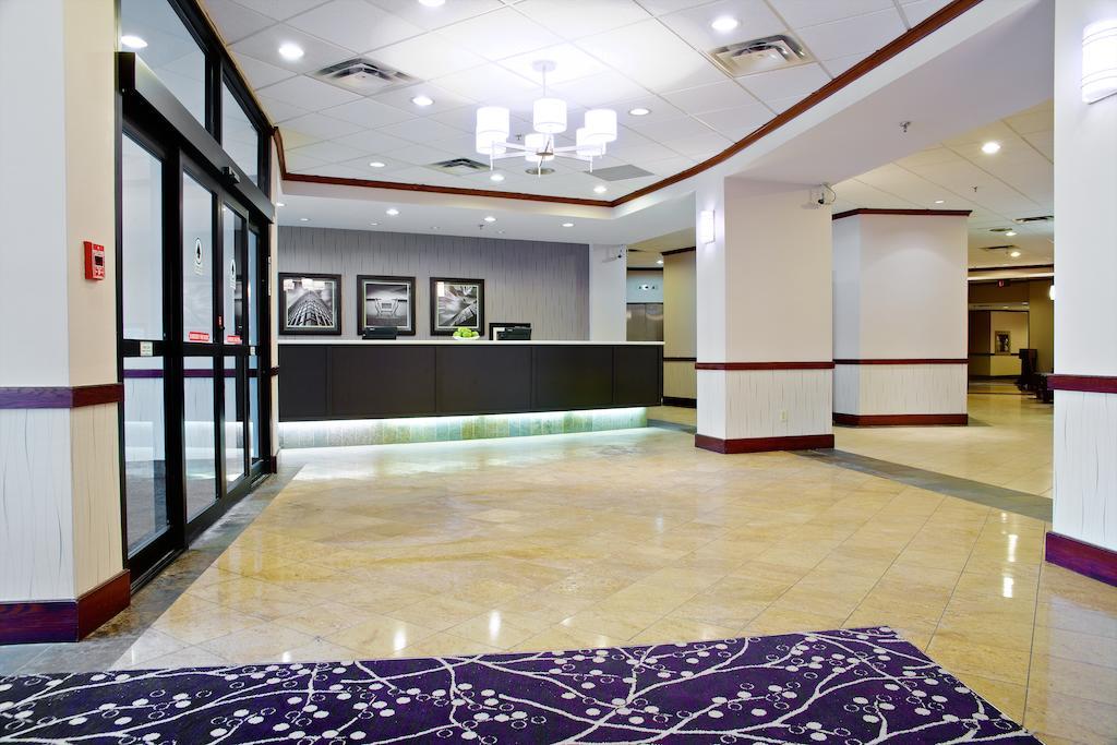 Hotel Radisson East 3*