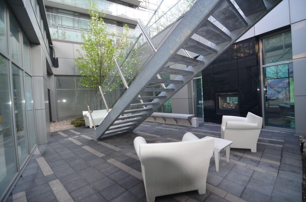 Apartment Escape - Bay & College- 37 Grosvenor Street Toronto