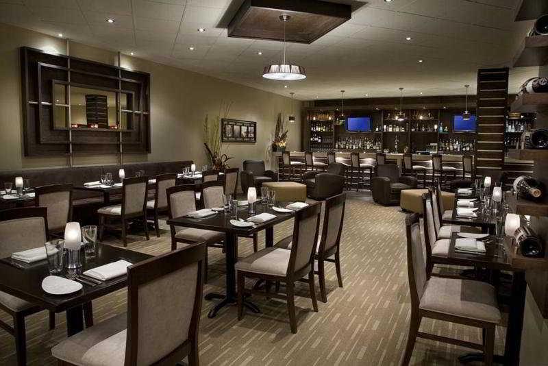 Hotel Edward North York 3*
