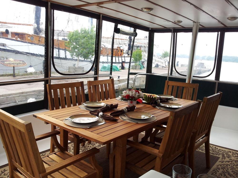 Making Waves Boatel Bed & Breakfast Toronto
