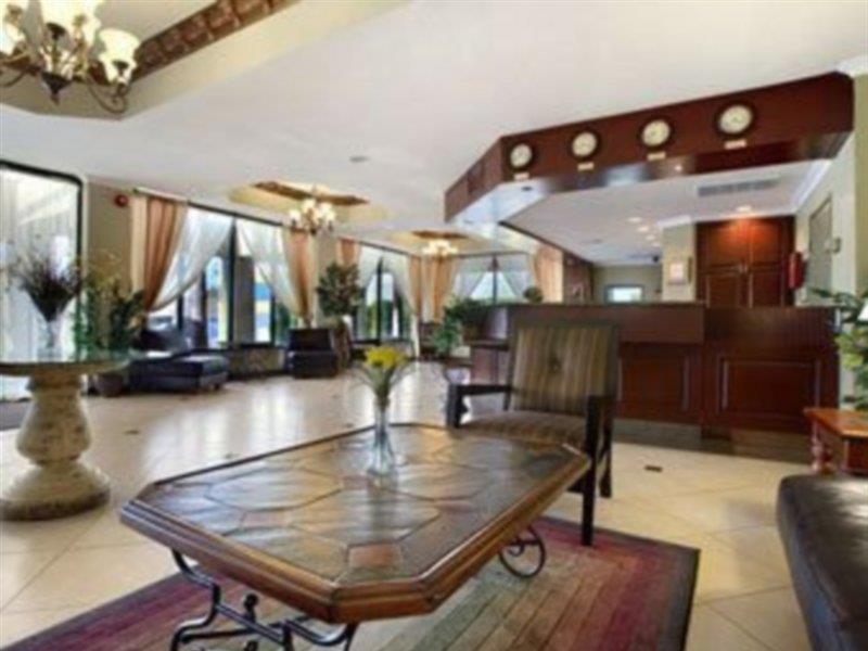 Hotel East *