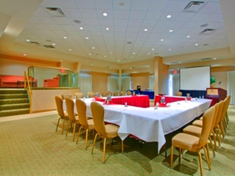 Hotel Crowne Plaza Airport By Ihg