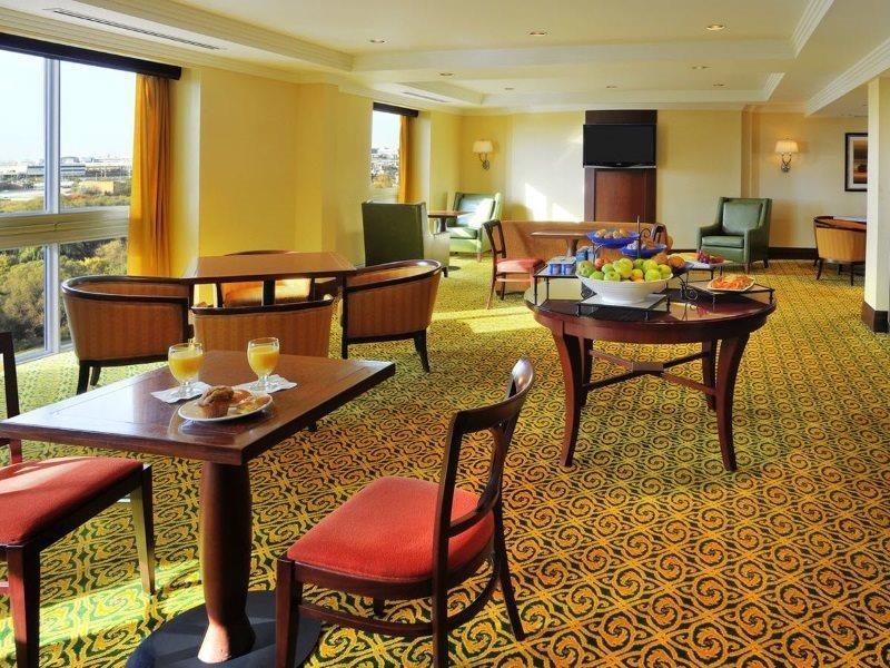 Hotel Sheraton Airport & Conference Centre 4*