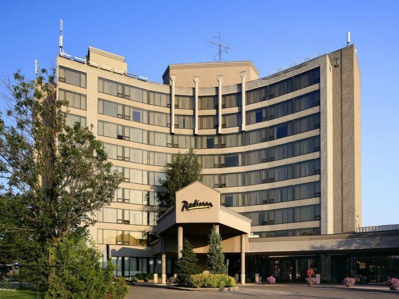 Hotel Radisson East 3*