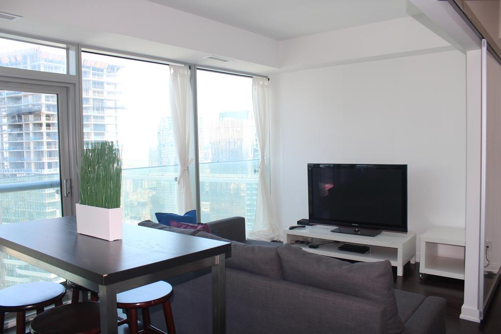 Apartment Eg Suites - York St Condos Cn Tower Toronto