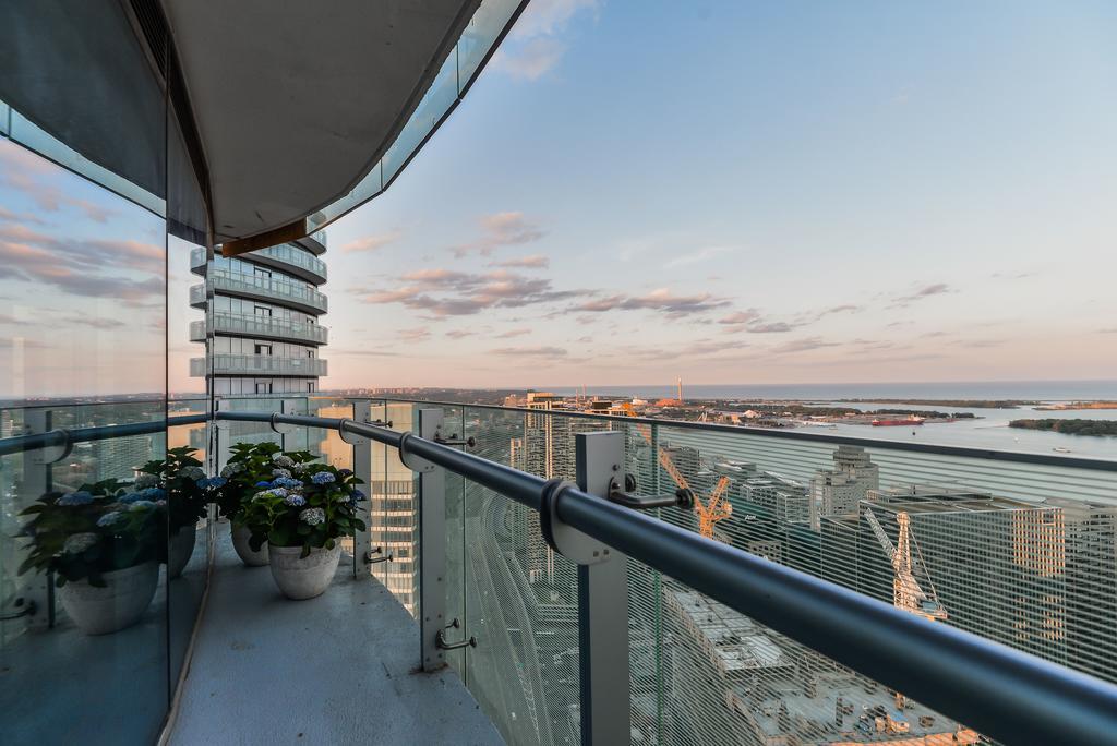 Apartment Downtown Toronto 56Th Floor Furnished Rental Monthly Available Toronto