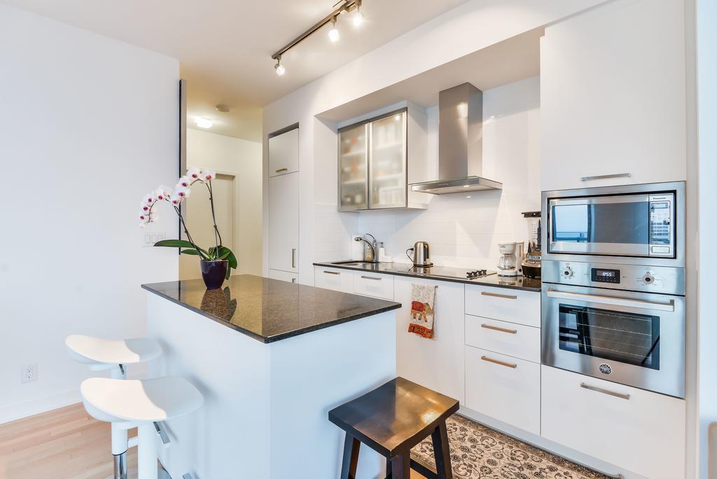 Apartment Downtown Toronto 56Th Floor Furnished Rental Monthly Available Toronto
