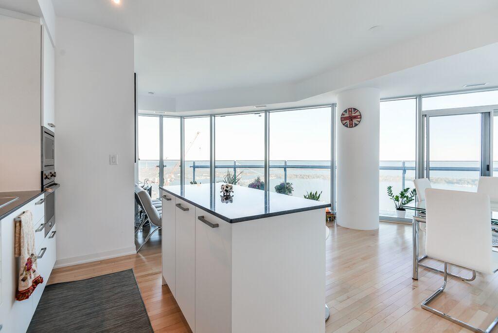 Downtown Toronto 56Th Floor Furnished Rental Monthly Available Toronto