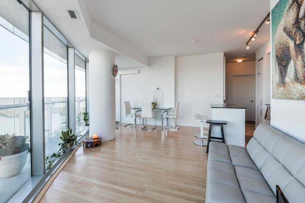 Downtown Toronto 56Th Floor Furnished Rental Monthly Available Apartment *