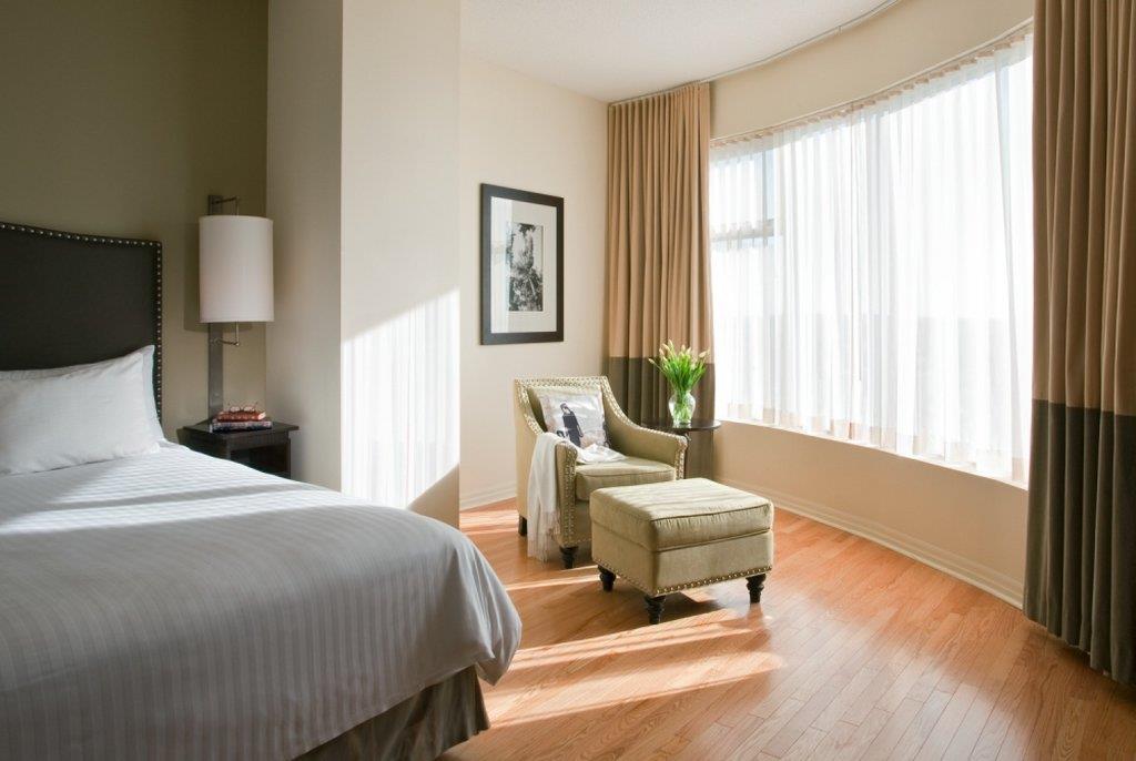 Hotel One King West And 4*