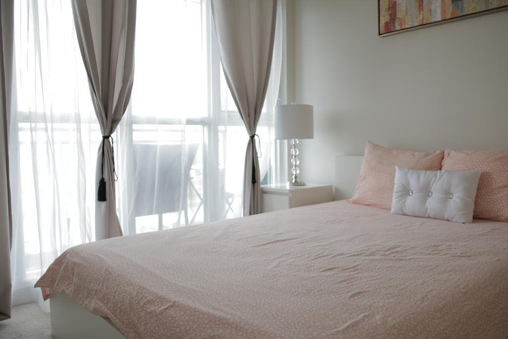 A&a In The Heart Of Downtown Apartment Toronto