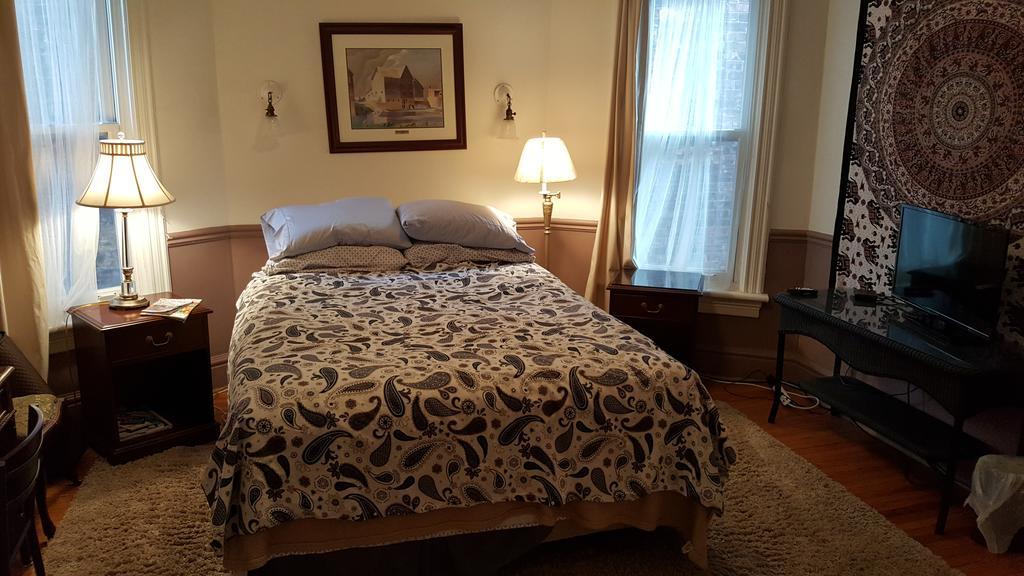 Elliott House Bed & Breakfast 3*
