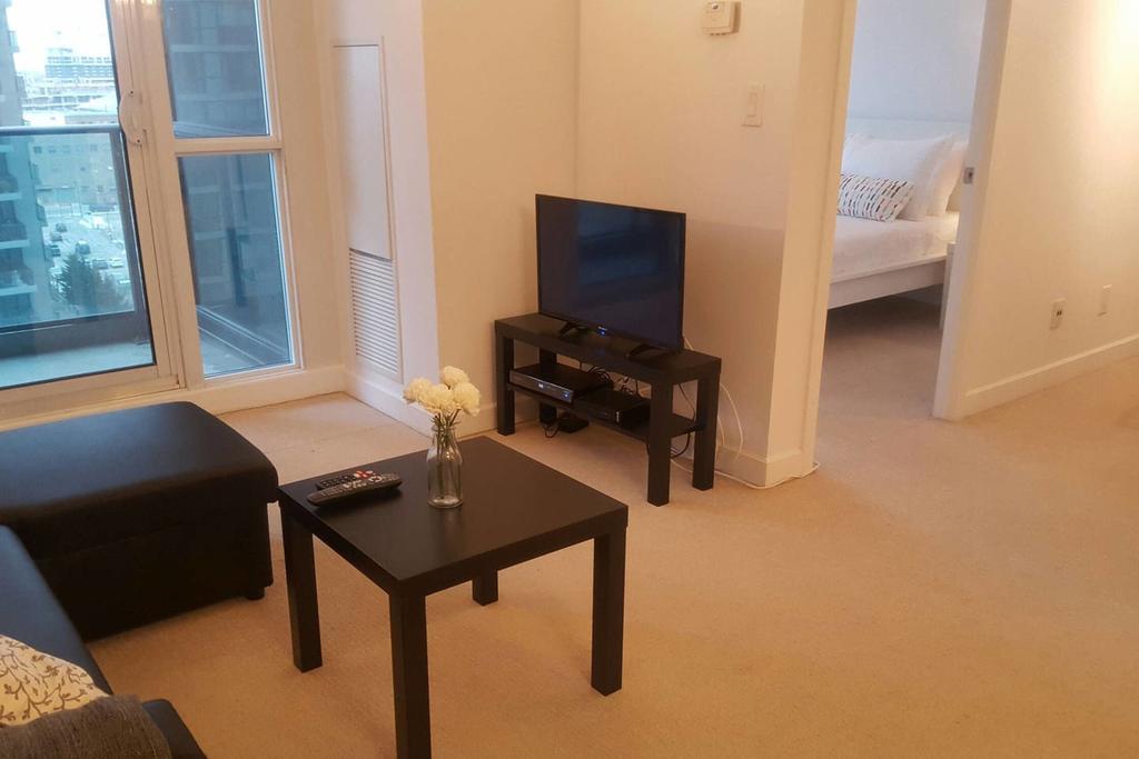 Lavish - Luxury One Bedroom Condo- Cn Tower Apartment Toronto