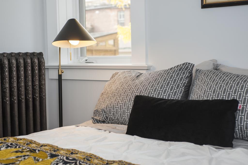 Grand On Palmerston Blvd. Apartment Toronto