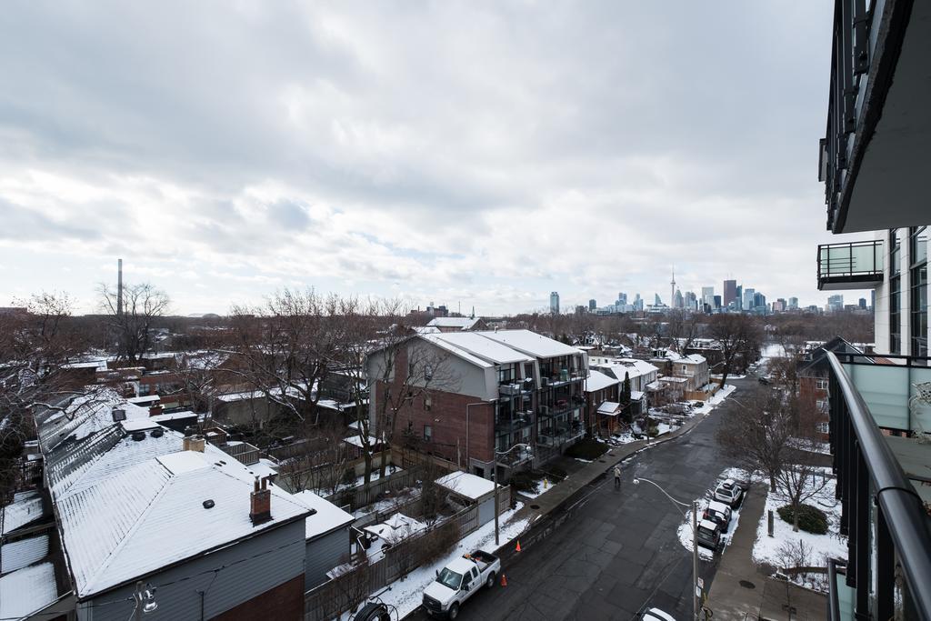 Luxury Leslieville - 2 Bedroom 2 Bath *