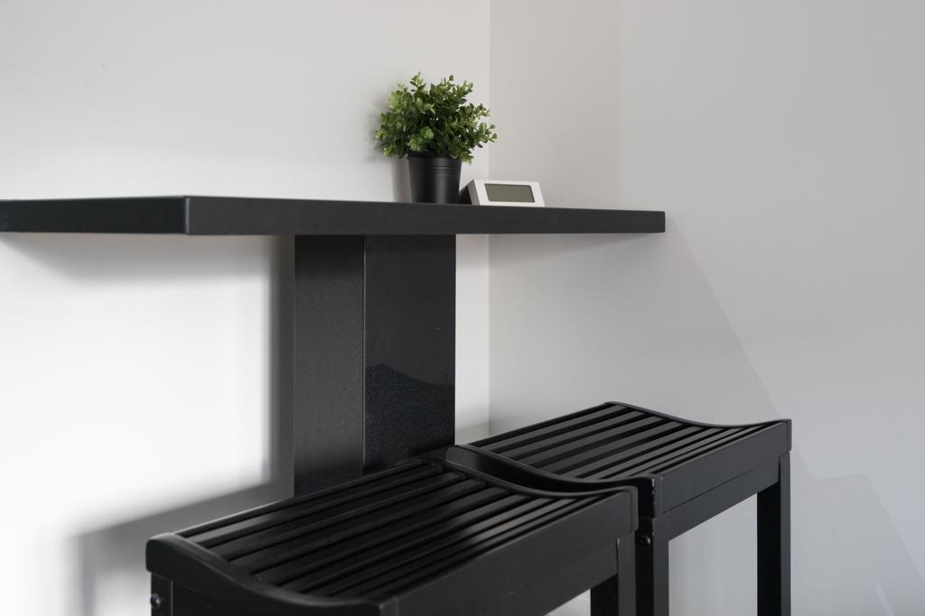 Applewood - Queen West Studio * Toronto
