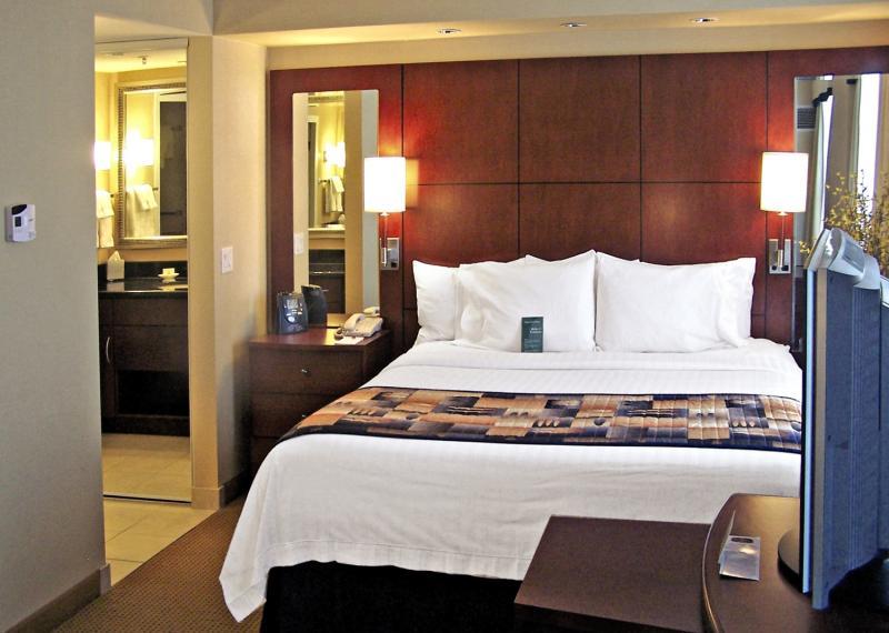 Hotel By Marriott Downtown / Entertainment District Toronto