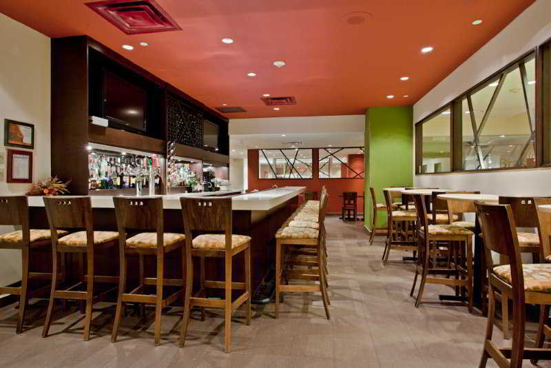 Hotel Crowne Plaza Airport By Ihg