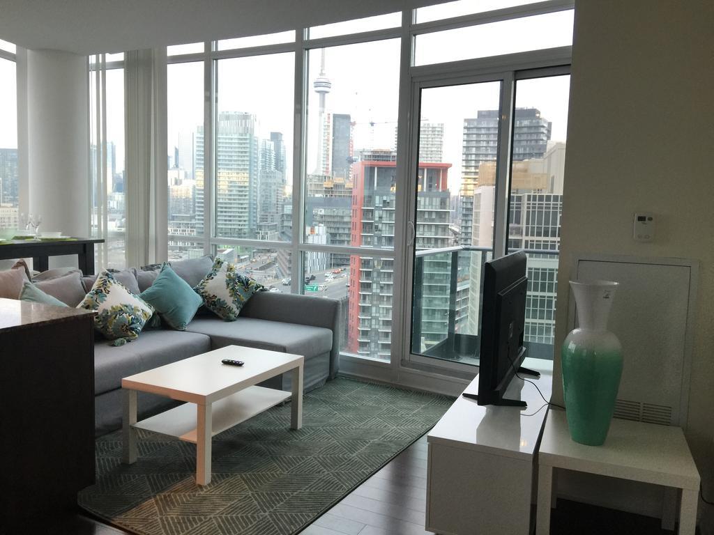 Rs - York Blvd Apartment *