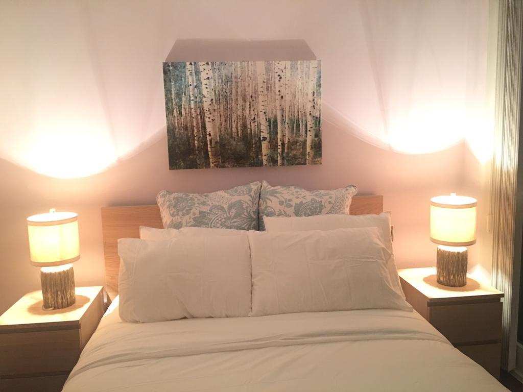Apartment Rs - York Blvd Toronto