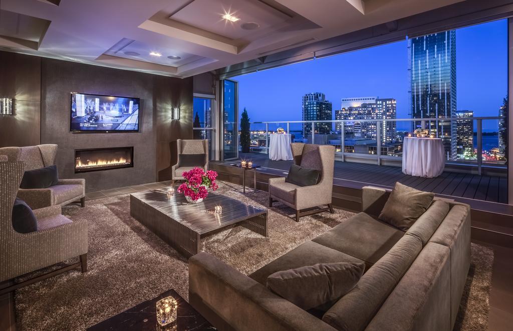 Hotel One King West And 4*