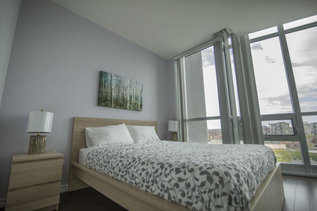 Apartment Rs - York Blvd Toronto